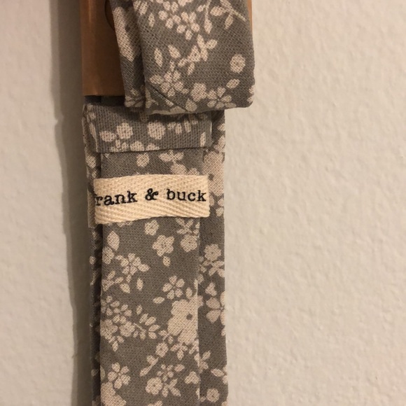Frank & Buck Skinny Ties, Light Grey & Cream Floral Tie - Picture 6 of 7